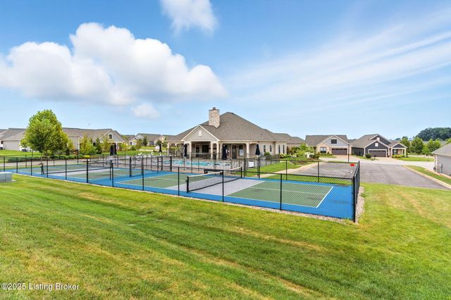 2014 Dressage Cir, Louisville, KY 40245