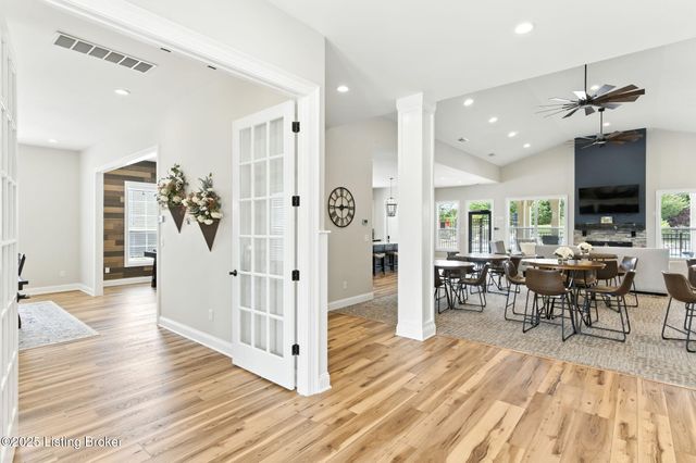 2014 Dressage Cir, Louisville, KY 40245