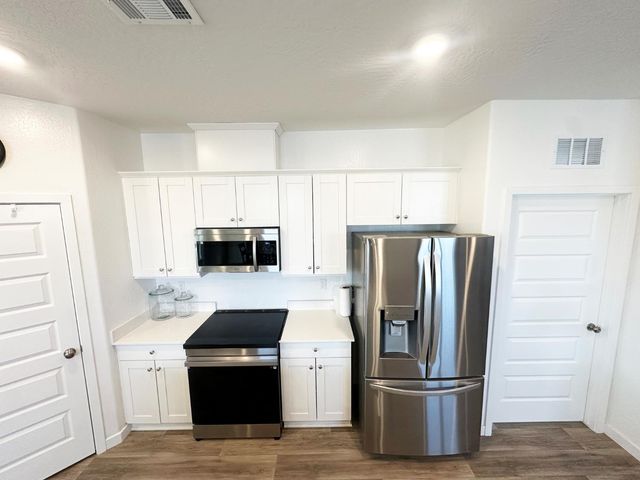 1757 Klamath Road S, Madera, CA 93636