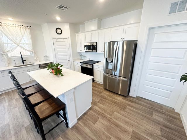 1757 Klamath Road S, Madera, CA 93636