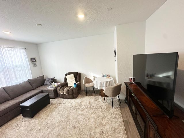 1757 Klamath Road S, Madera, CA 93636