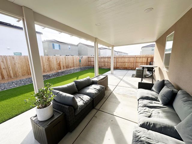 1757 Klamath Road S, Madera, CA 93636