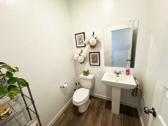 1757 Klamath Road S, Madera, CA 93636