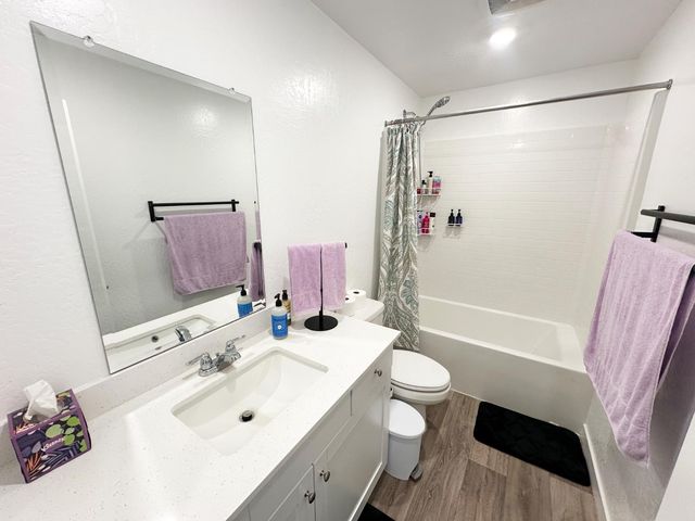 1757 Klamath Road S, Madera, CA 93636