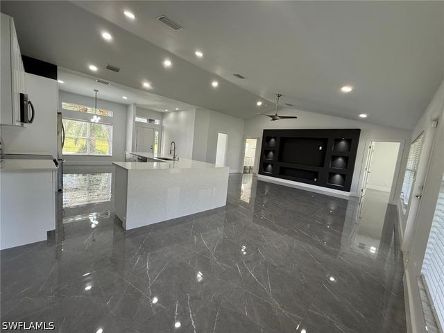 4000 NE 9th AVE, Cape Coral, FL 33909