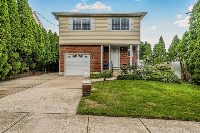 8 8th Street, New Hyde Park, NY 11040