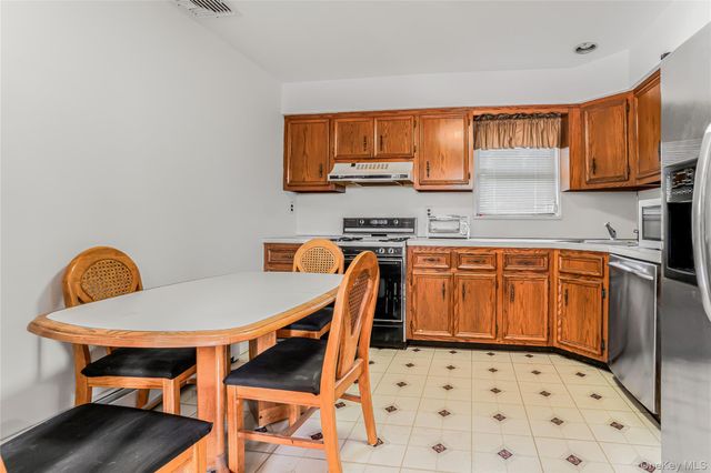 8 8th Street, New Hyde Park, NY 11040