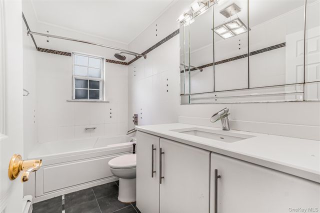 8 8th Street, New Hyde Park, NY 11040