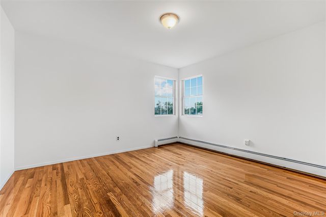 8 8th Street, New Hyde Park, NY 11040