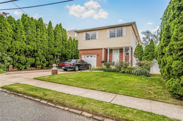 8 8th Street, New Hyde Park, NY 11040