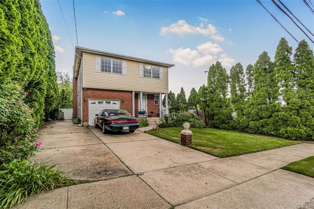 8 8th Street, New Hyde Park, NY 11040
