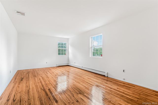 8 8th Street, New Hyde Park, NY 11040