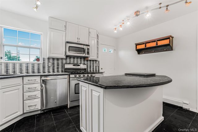 8 8th Street, New Hyde Park, NY 11040