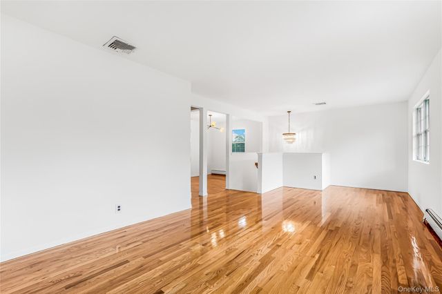 8 8th Street, New Hyde Park, NY 11040