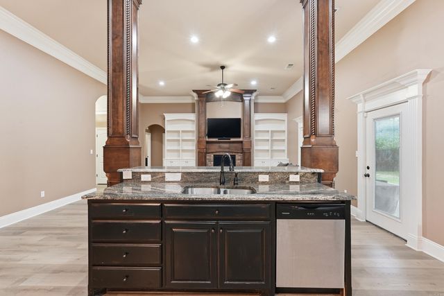 404 Creekside Cove, Bryant, AR 72022