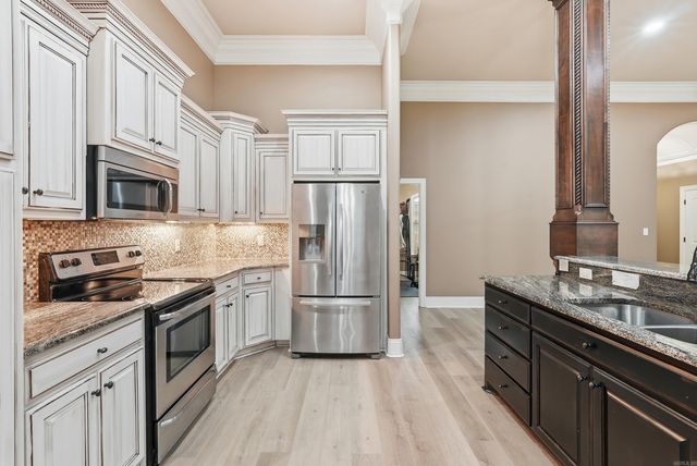 404 Creekside Cove, Bryant, AR 72022