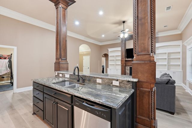 404 Creekside Cove, Bryant, AR 72022
