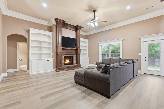 404 Creekside Cove, Bryant, AR 72022