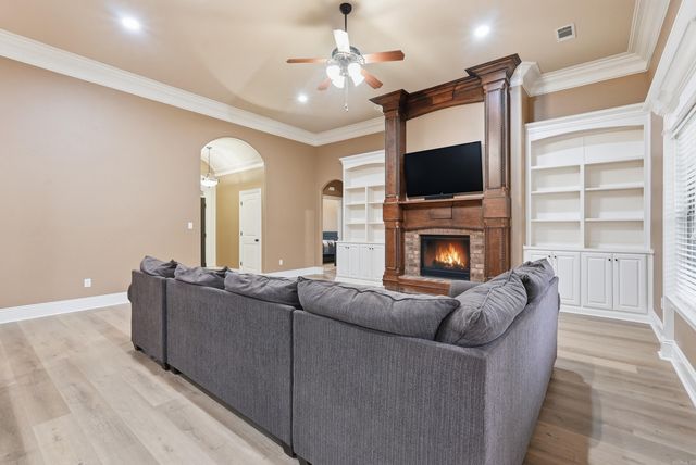 404 Creekside Cove, Bryant, AR 72022
