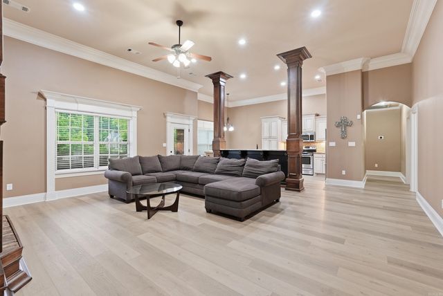404 Creekside Cove, Bryant, AR 72022