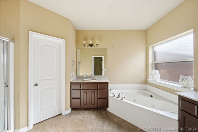 20487 E 35th Street S, Broken Arrow, OK 74014