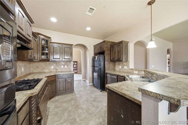 20487 E 35th Street S, Broken Arrow, OK 74014