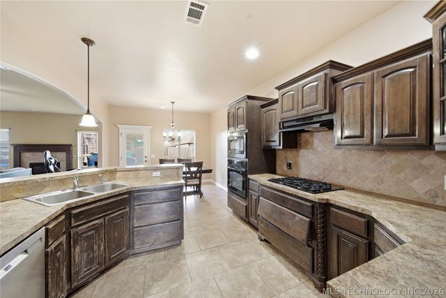 20487 E 35th Street S, Broken Arrow, OK 74014