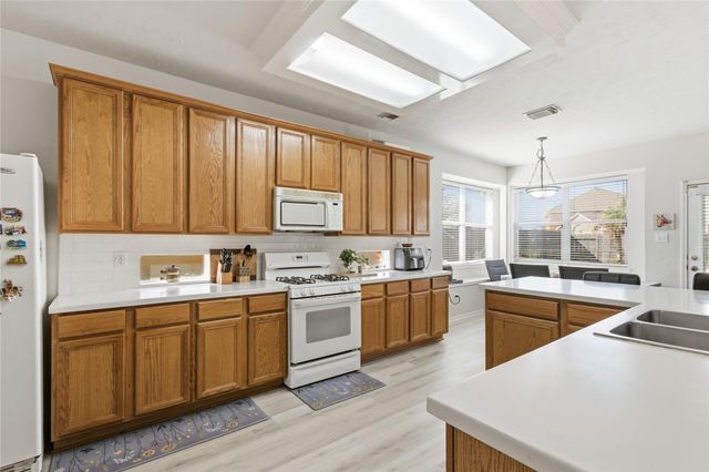 2135 Emerald Cove Drive, League City, TX 77573