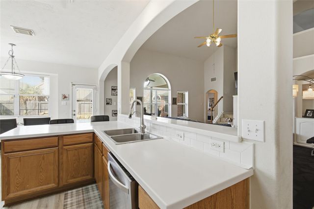 2135 Emerald Cove Drive, League City, TX 77573