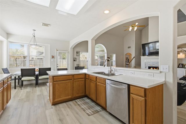 2135 Emerald Cove Drive, League City, TX 77573