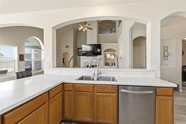 2135 Emerald Cove Drive, League City, TX 77573