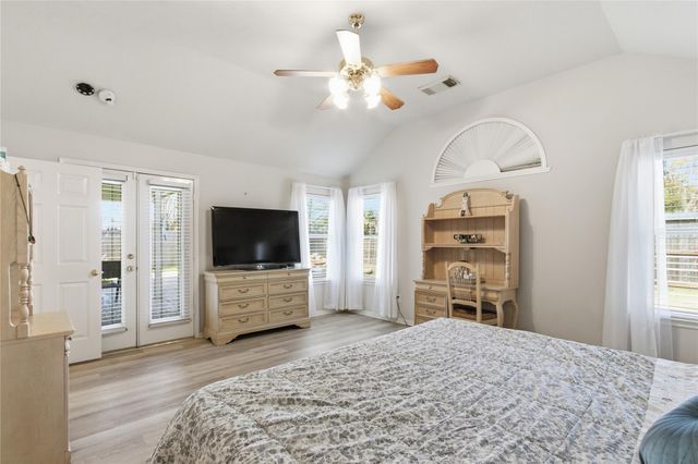 2135 Emerald Cove Drive, League City, TX 77573