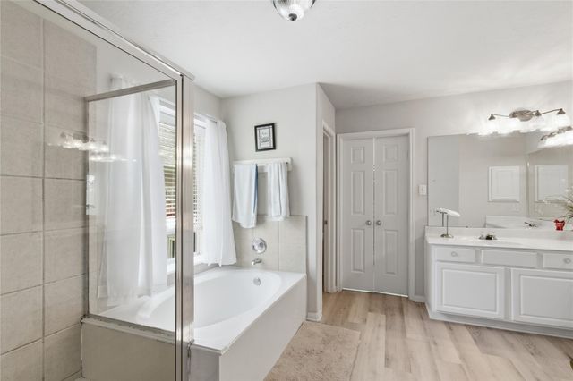 2135 Emerald Cove Drive, League City, TX 77573