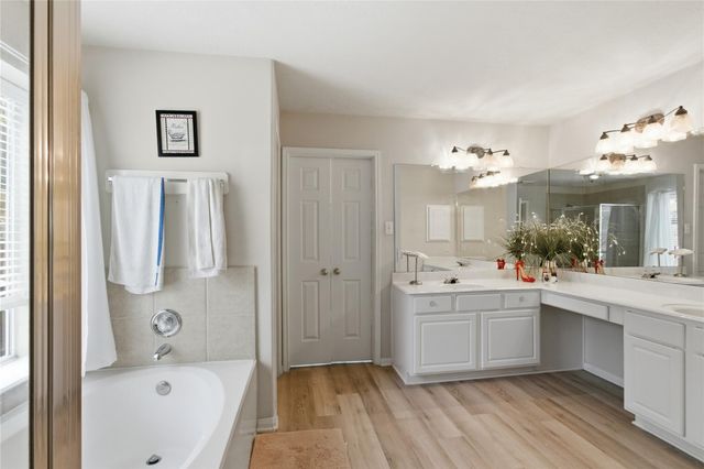 2135 Emerald Cove Drive, League City, TX 77573