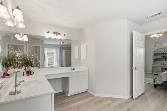 2135 Emerald Cove Drive, League City, TX 77573