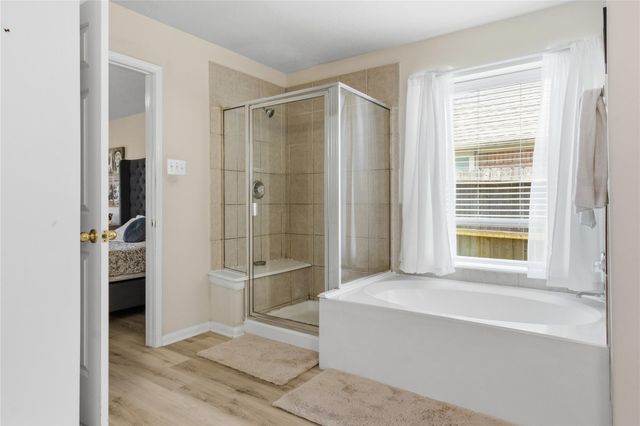 2135 Emerald Cove Drive, League City, TX 77573