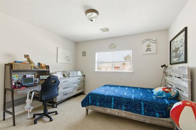 2135 Emerald Cove Drive, League City, TX 77573