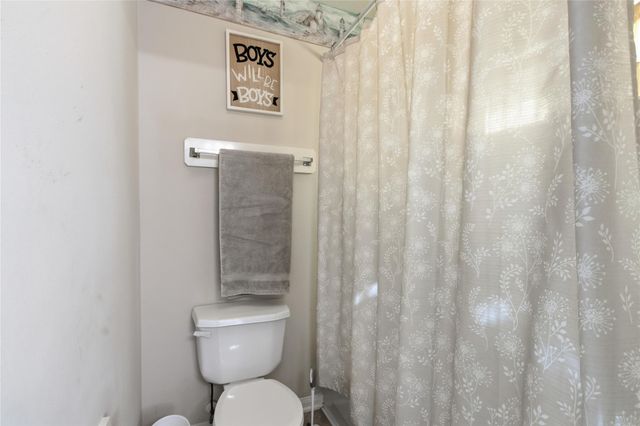 2135 Emerald Cove Drive, League City, TX 77573