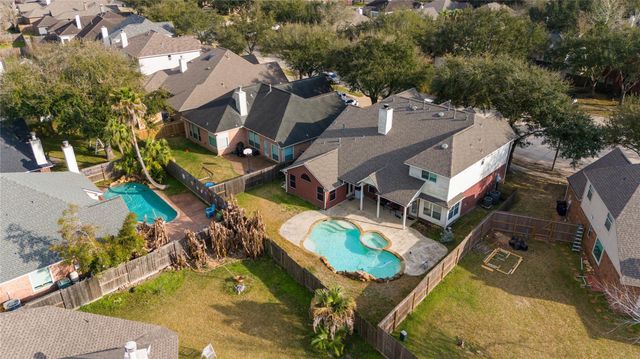 2135 Emerald Cove Drive, League City, TX 77573