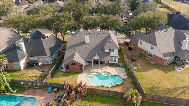2135 Emerald Cove Drive, League City, TX 77573