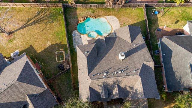 2135 Emerald Cove Drive, League City, TX 77573