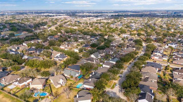 2135 Emerald Cove Drive, League City, TX 77573