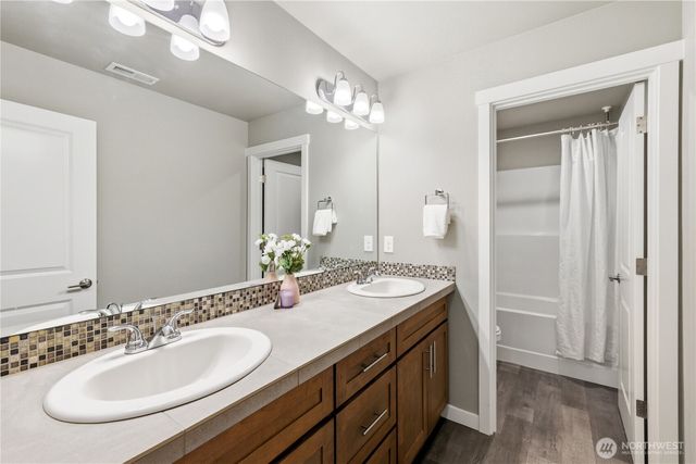 16823 124th Avenue Ct E, Puyallup, WA 98374