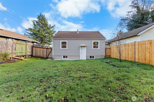 1229 Broadway Ave, Bremerton, WA 98337