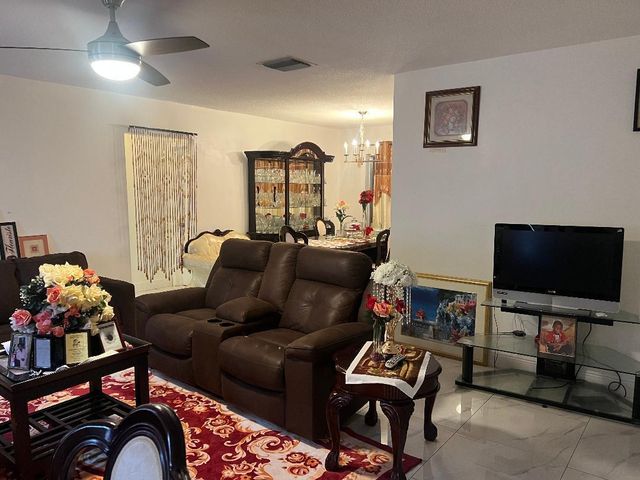 5803 NW 86th Avenue, Tamarac, FL 33321