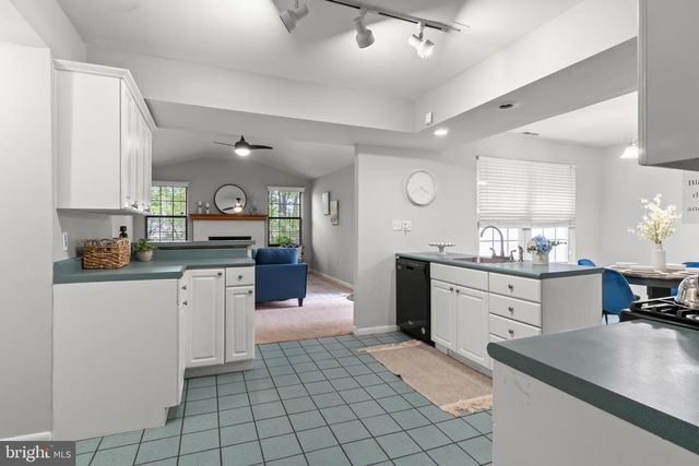 156 ST MORITZ, Sicklerville, NJ 08081