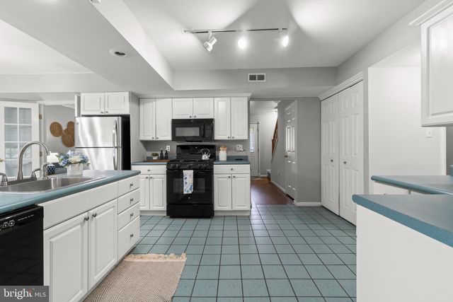 156 ST MORITZ, Sicklerville, NJ 08081