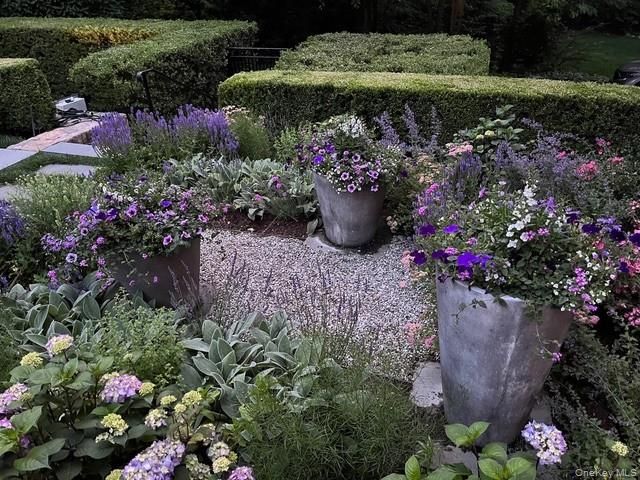 8 Richbell Road, Scarsdale, NY 10583