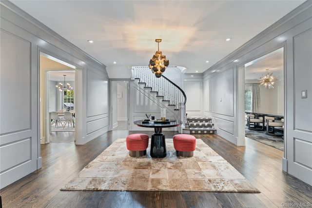 8 Richbell Road, Scarsdale, NY 10583