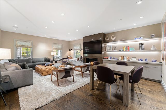 8 Richbell Road, Scarsdale, NY 10583